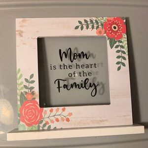 Decorative MOM sign